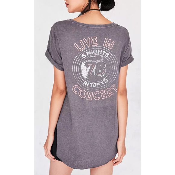 Junk Food Kiss Shirttail Band Tee Gray Size Medium - Picture 2 of 11